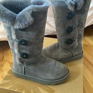 Ugg Bailey Button Triplet grey boots